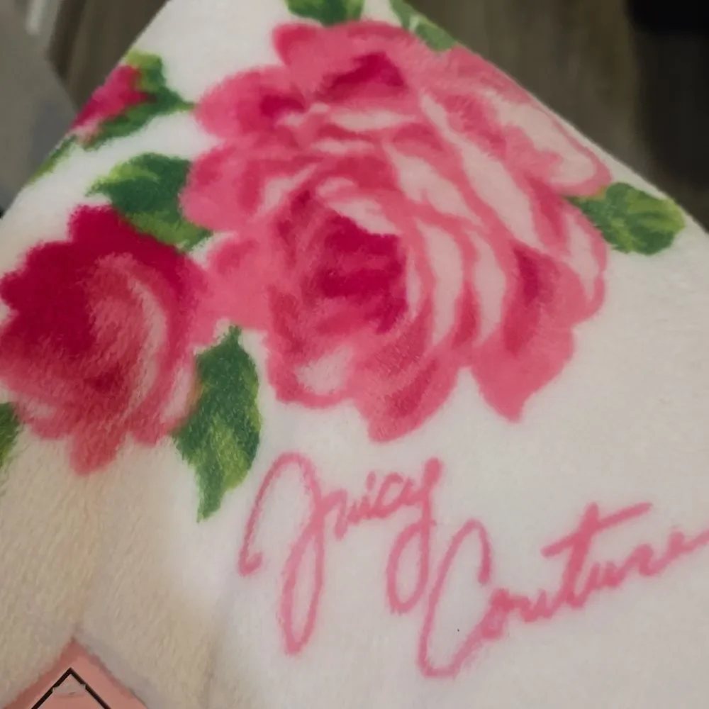 Juicy Couture‎ Home Plush King Size Floral Throw Blanket